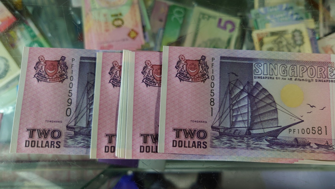 陆续更新【世界钱币】精选微拍第73期暨2023年第二十期 全新纸质裸钞低价起拍(第二场) 新加坡船版2元 绝品无斑无47标十 尾号581-590