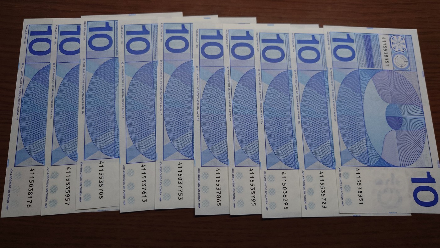 陆续更新【世界钱币】精选微拍第73期暨2023年第二十期 全新纸质裸钞低价起拍(第二场) 【售出】1968年荷兰10盾 如图十张一起 全新绝品