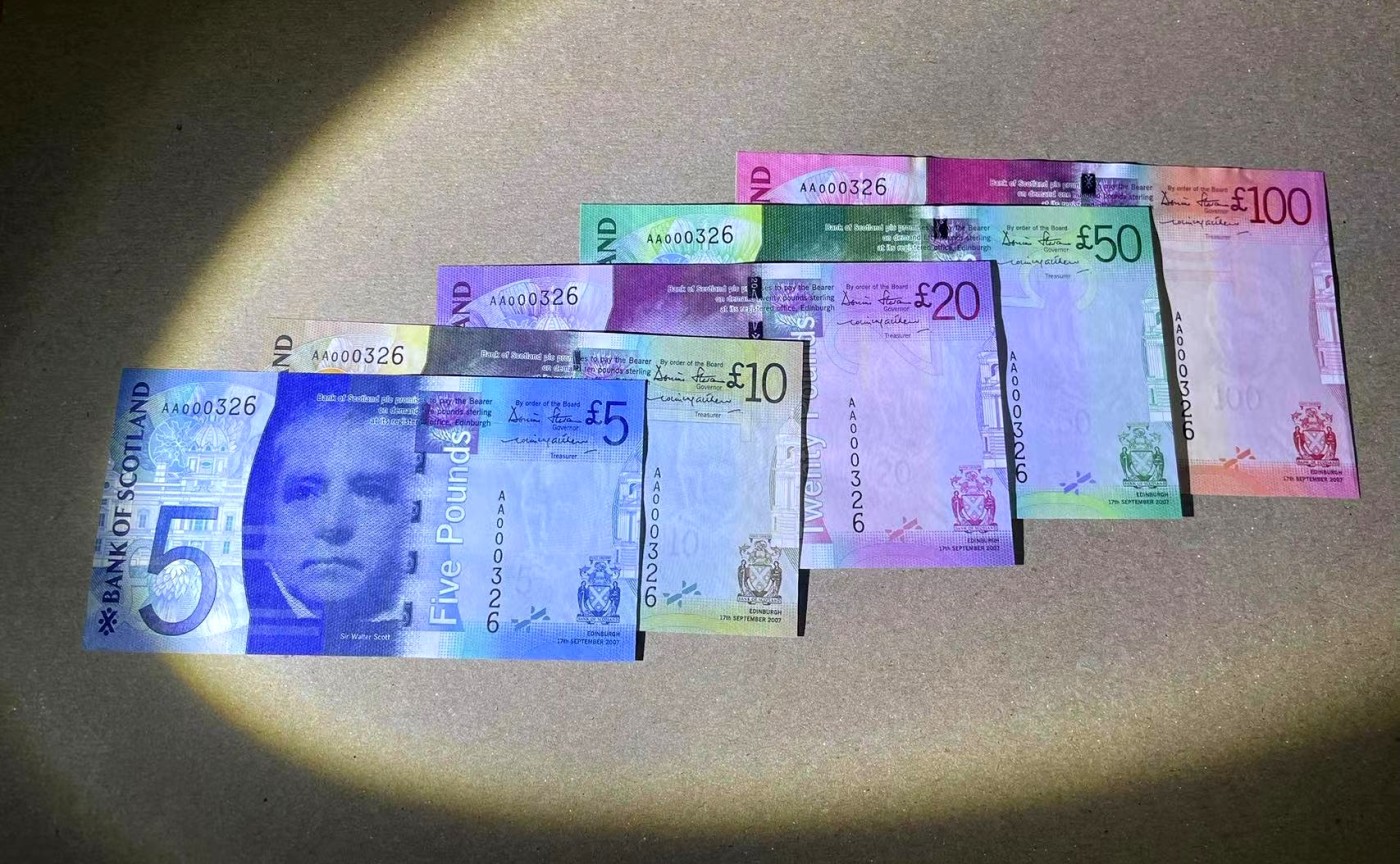 【Blue Auction】✨世界纸币精拍第373期【精】 【原装带册 AA冠326小号一套5张 含获奖钞】苏格兰 2007年5-100镑 UNC（个别有极轻微荧光反应）  