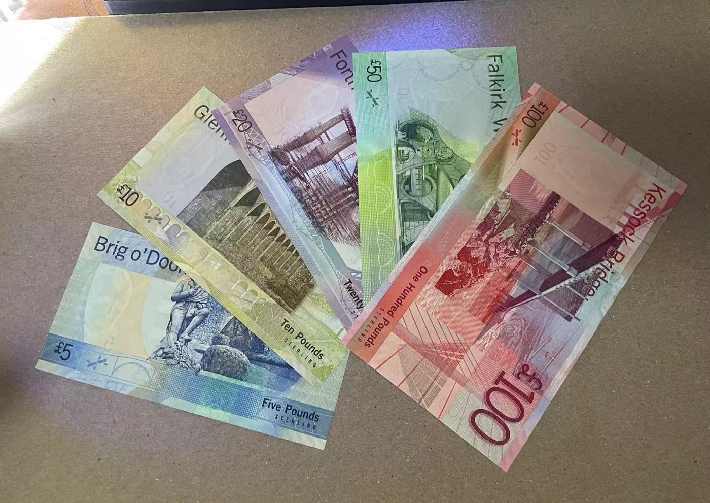 【Blue Auction】✨世界纸币精拍第373期【精】 【原装带册 AA冠328小号一套5张 含获奖钞】苏格兰 2007年5-100镑 UNC（个别有极轻微荧光反应）  