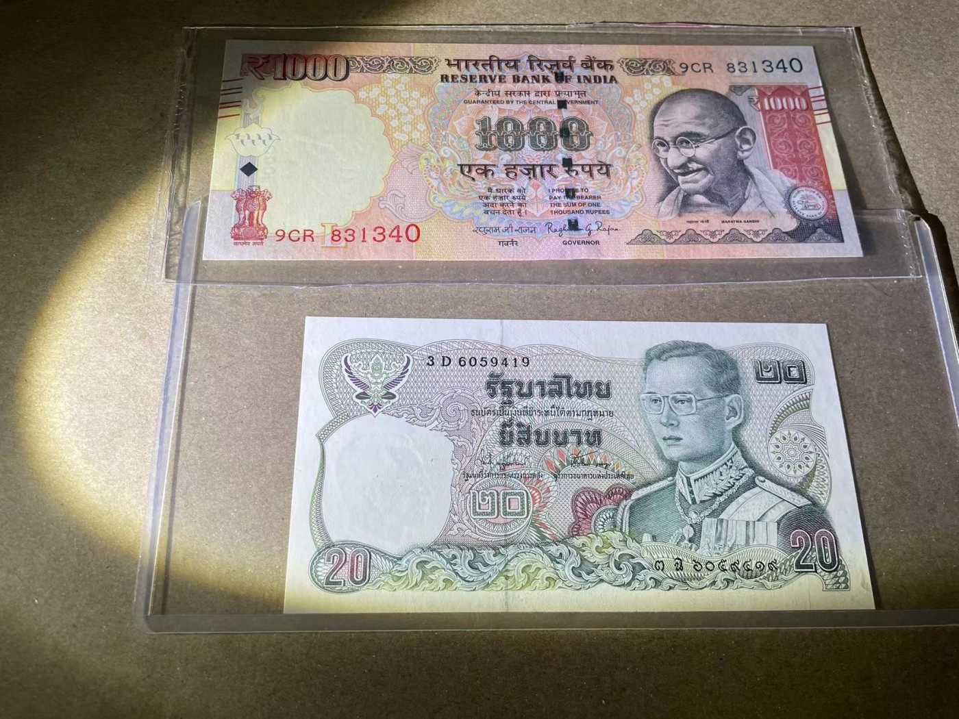 【Blue Auction】✨世界纸币精拍第373期【精】 【一组4张】泰国 20铢、印度1000卢比、泰国100铢 UNC品相（被封装无法取出进一步查看）&泰国1000铢 AU品相