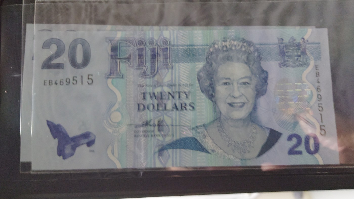 陆续更新【世界钱币】精选微拍第73期暨2023年第二十期 全新纸质裸钞低价起拍(第二场) 2007年斐济20元 全新绝品