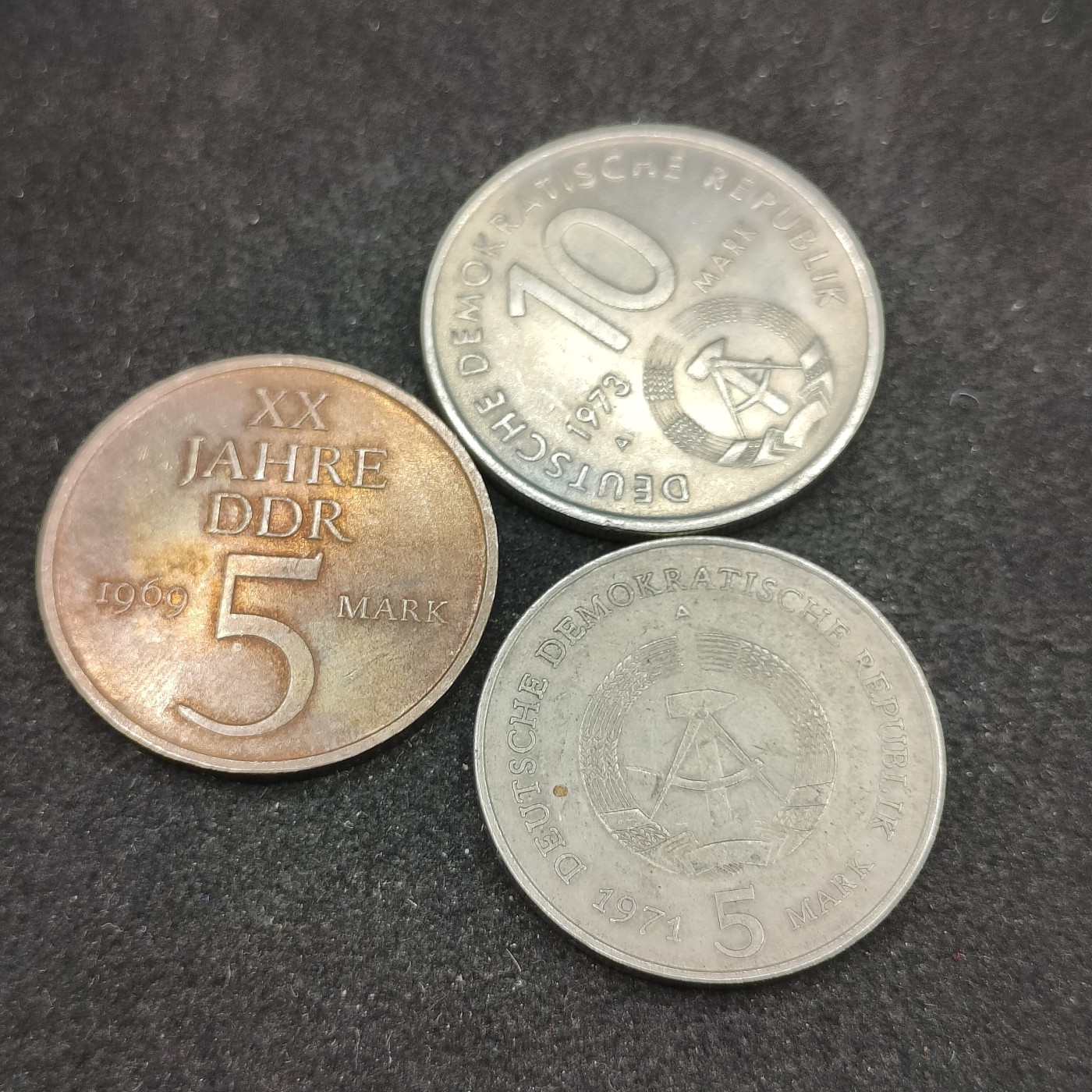 全场0元起拍 第93期 咸鱼国勋章拍卖专场 9月24日（周日）下午6：00开始 东德纪念币三个