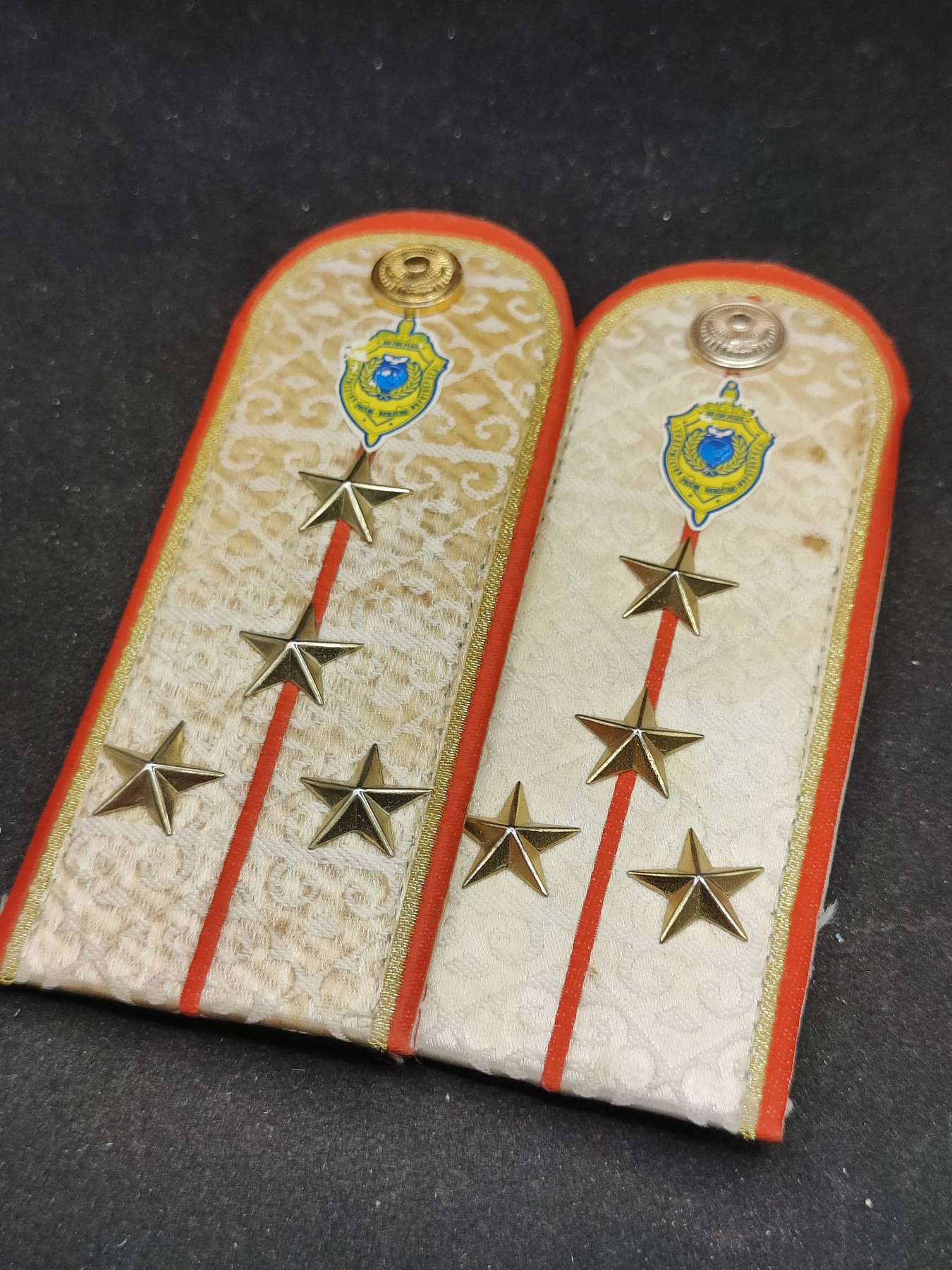 全场0元起拍 第93期 咸鱼国勋章拍卖专场 9月24日（周日）下午6：00开始 哈萨克斯坦肩章