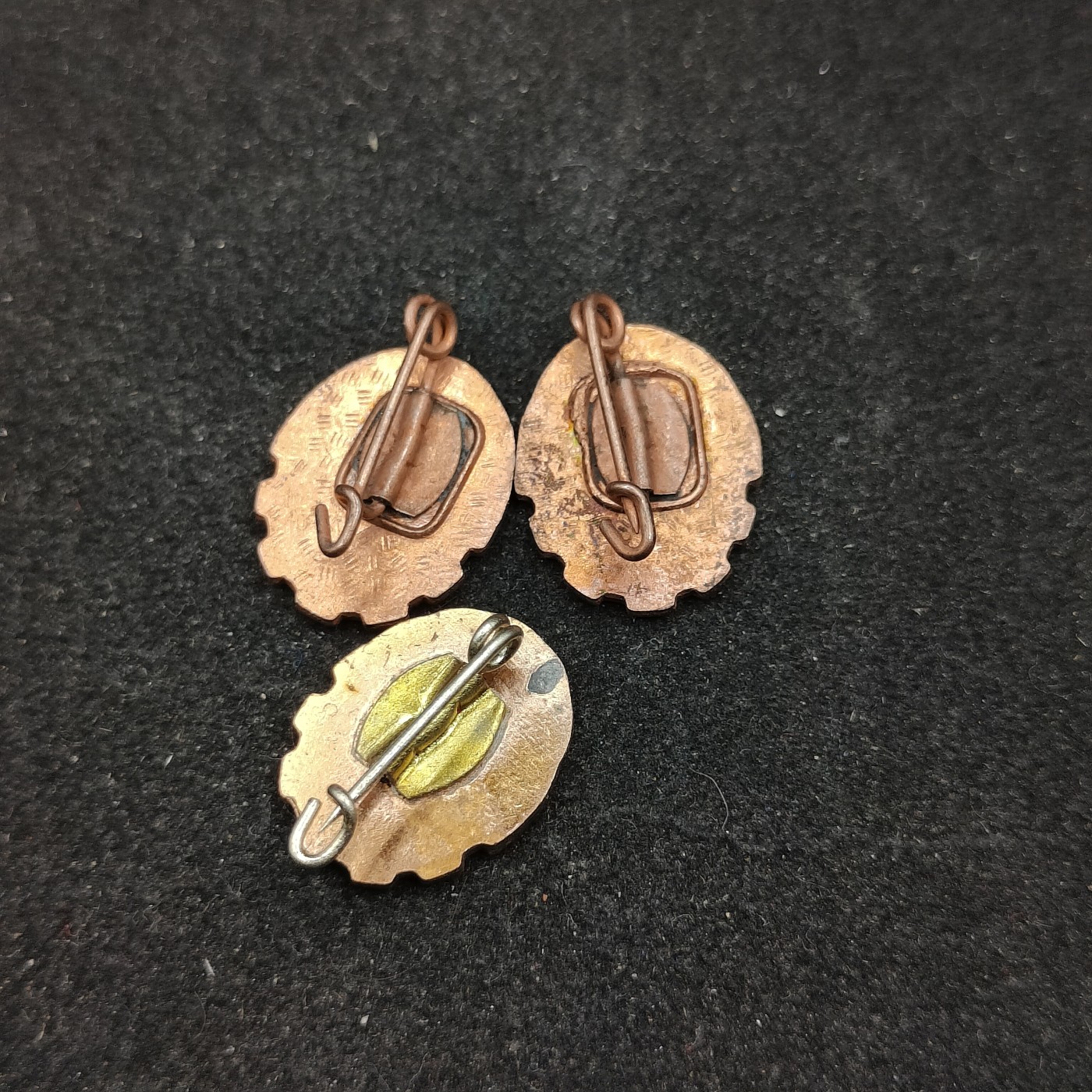 全场0元起拍 第93期 咸鱼国勋章拍卖专场 9月24日（周日）下午6：00开始 东德体育技术协会徽章三个