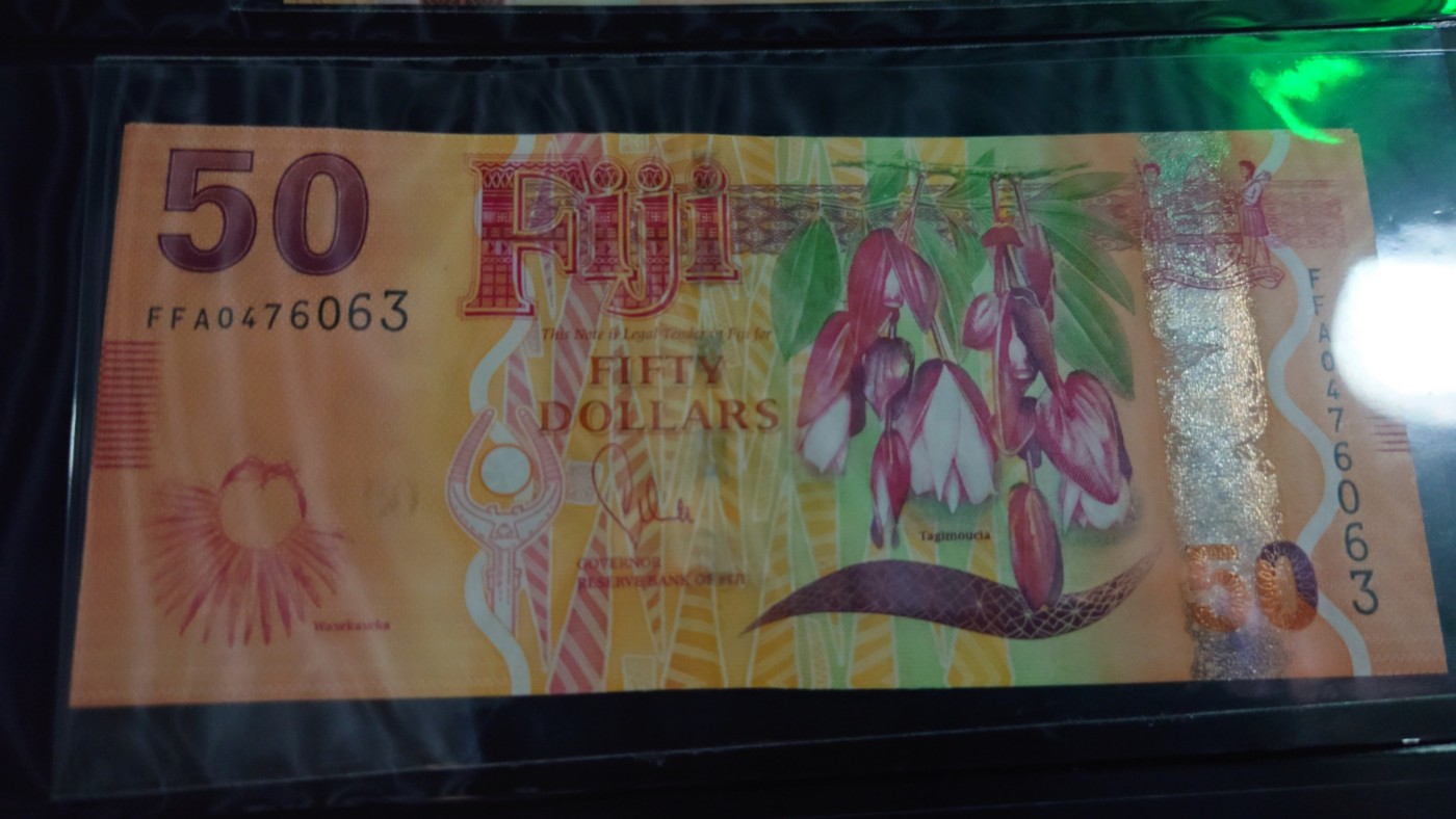 陆续更新【世界钱币】精选微拍第73期暨2023年第二十期 全新纸质裸钞低价起拍(第二场) 2013年斐济50元 首发FFA冠全新绝品