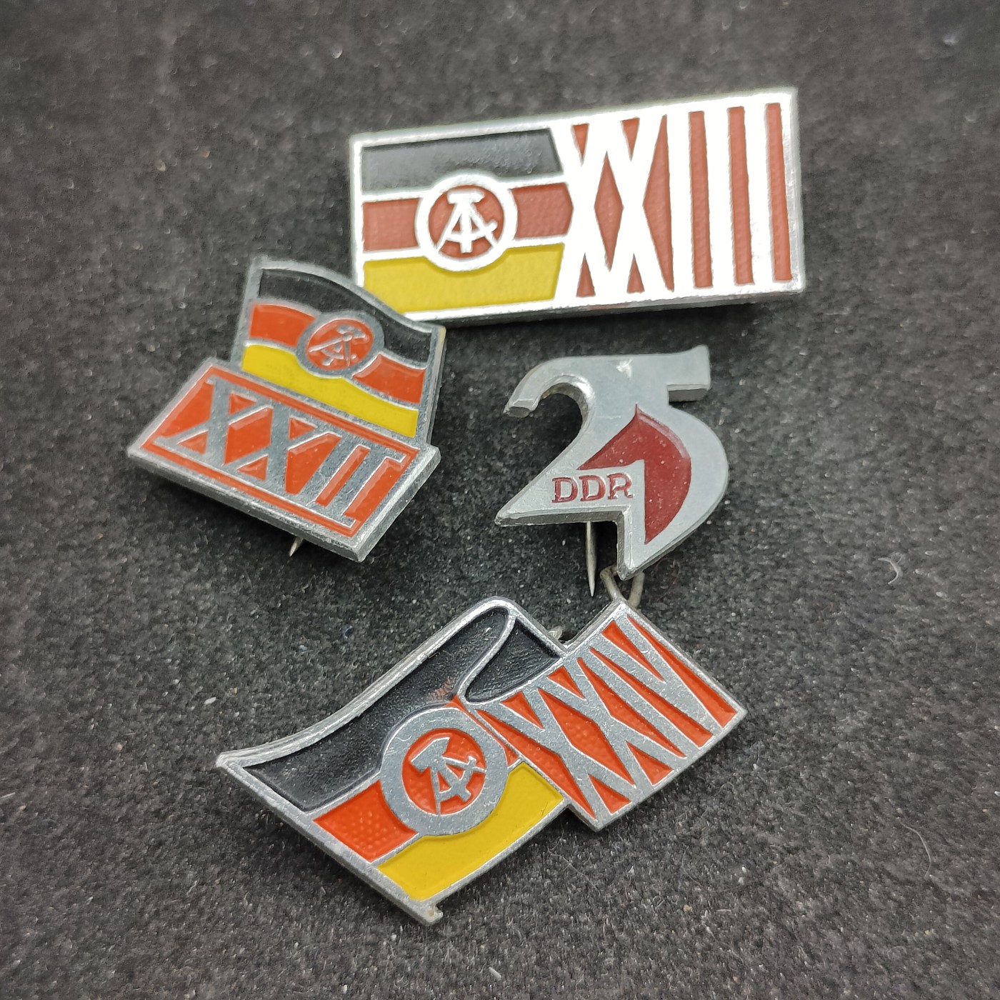 全场0元起拍 第93期 咸鱼国勋章拍卖专场 9月24日（周日）下午6：00开始 东德建国纪念章一组四个