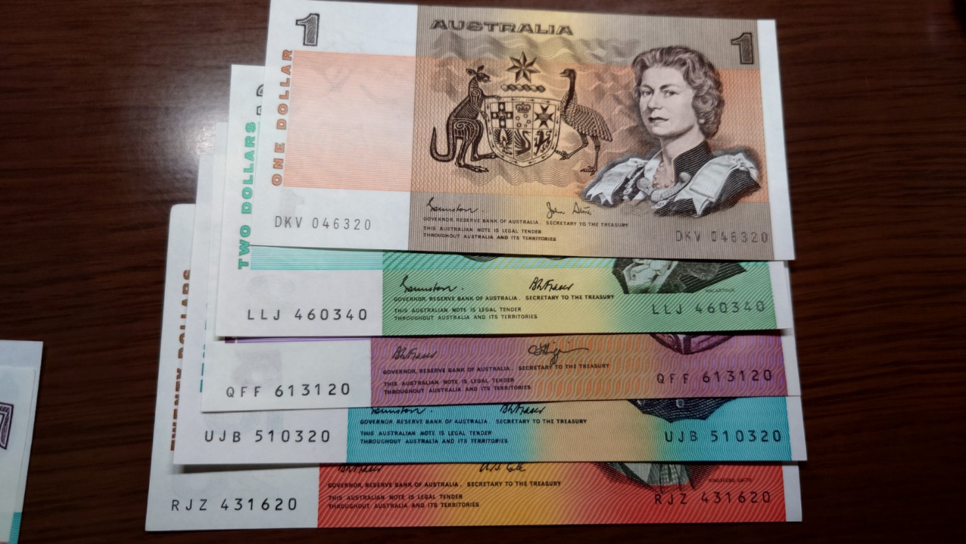 陆续更新【世界钱币】精选微拍第73期暨2023年第二十期 全新纸质裸钞低价起拍(第二场) 澳大利亚纸币1-2-5-10-20五张小全套尾同号 全新绝品尾0