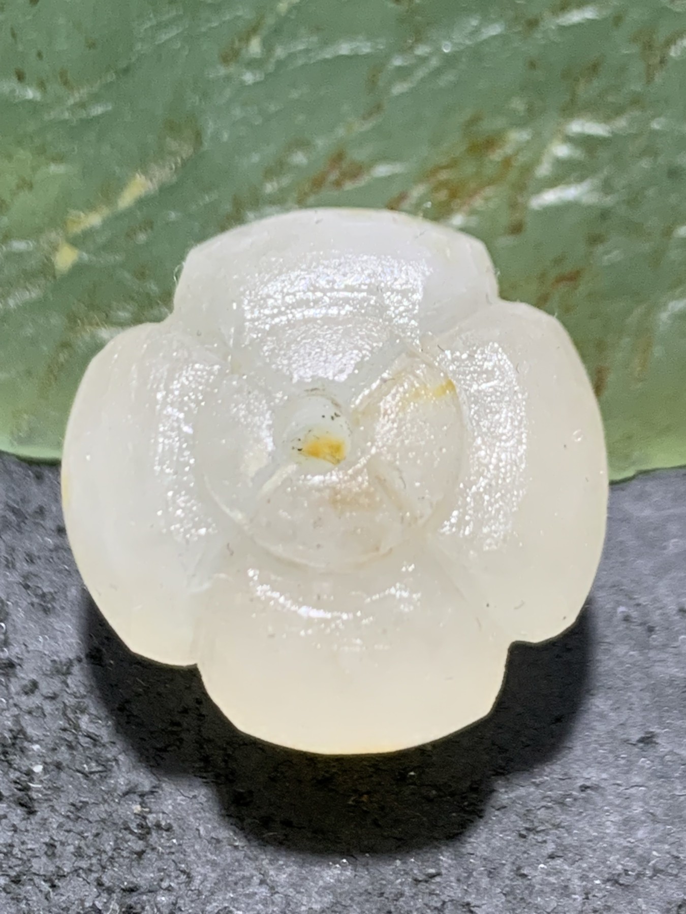 精美亚光满冰飘料战国红玛瑙手工雕刻四棱南瓜灯笼珠一颗！，