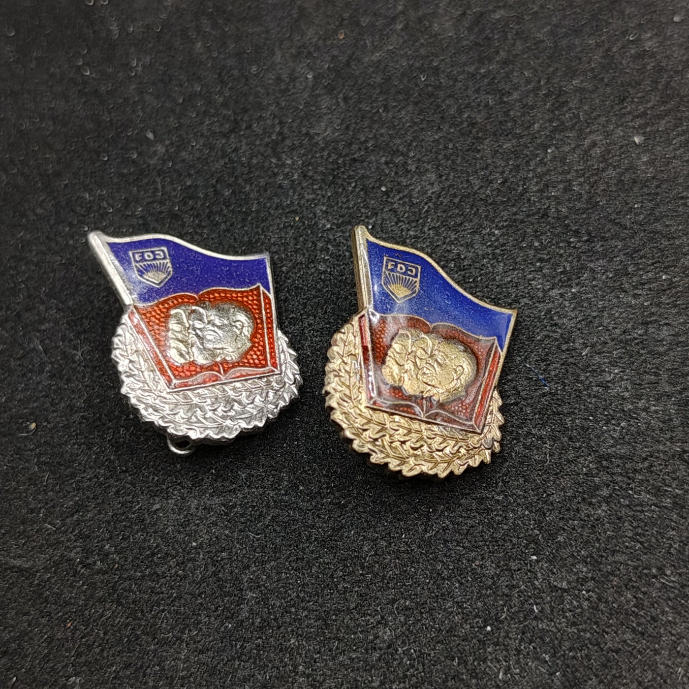 全场0元起拍 第93期 咸鱼国勋章拍卖专场 9月24日（周日）下午6：00开始 东德 青年团 德意志自由青年同盟 良好知识证章两个