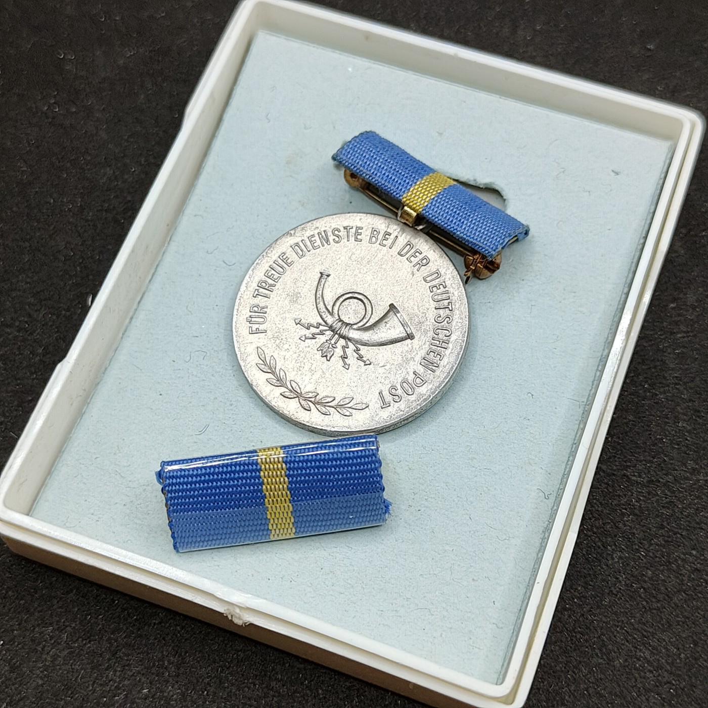 全场0元起拍 第93期 咸鱼国勋章拍卖专场 9月24日（周日）下午6：00开始 东德邮政忠诚服役奖章