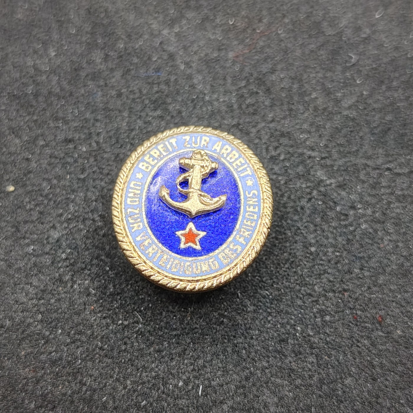 全场0元起拍 第93期 咸鱼国勋章拍卖专场 9月24日（周日）下午6：00开始 东德 海上运动国防准备证章 一级 珐琅转轮