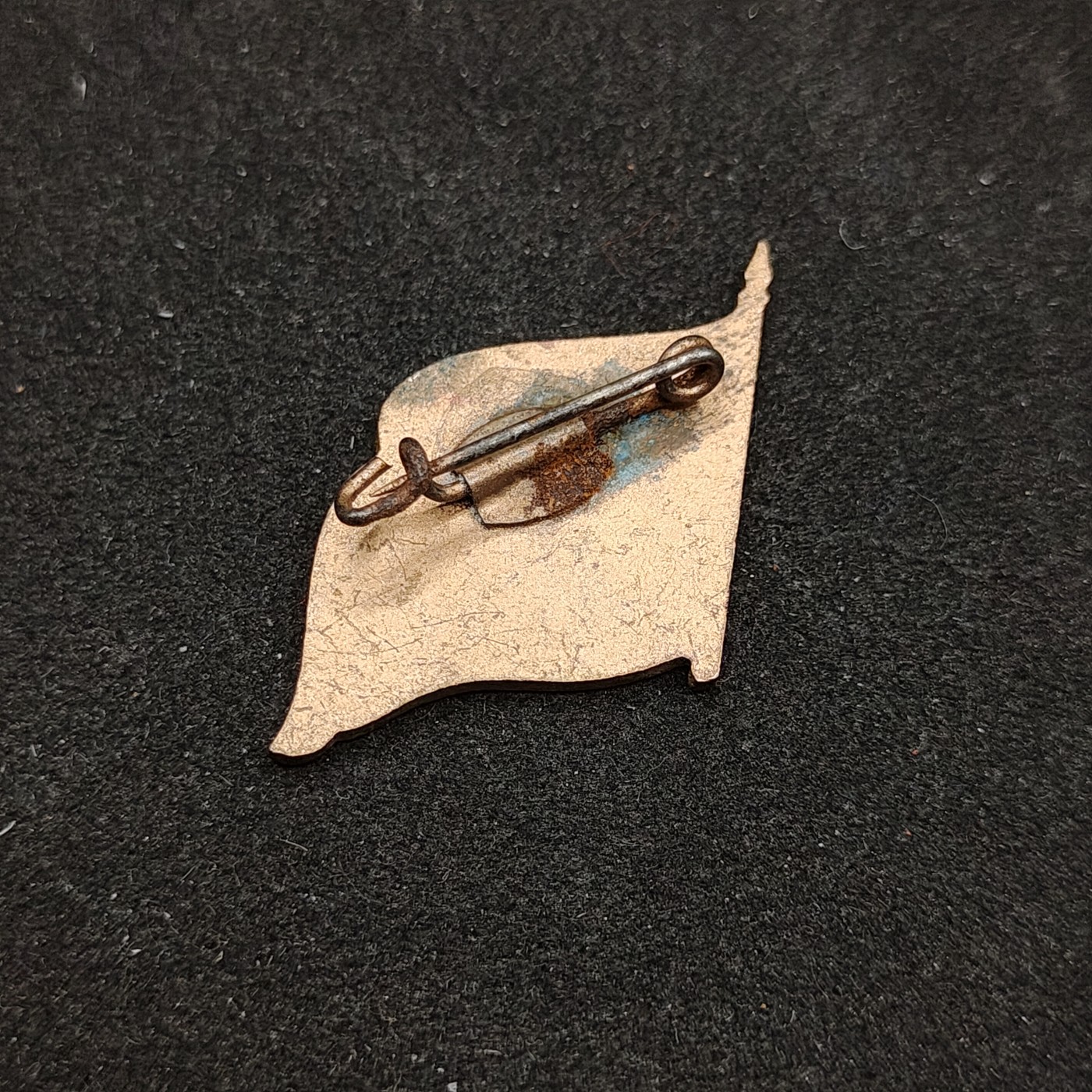 全场0元起拍 第93期 咸鱼国勋章拍卖专场 9月24日（周日）下午6：00开始 东德统一社会党 马列恩红旗章 长期党龄证章 早期珐琅版