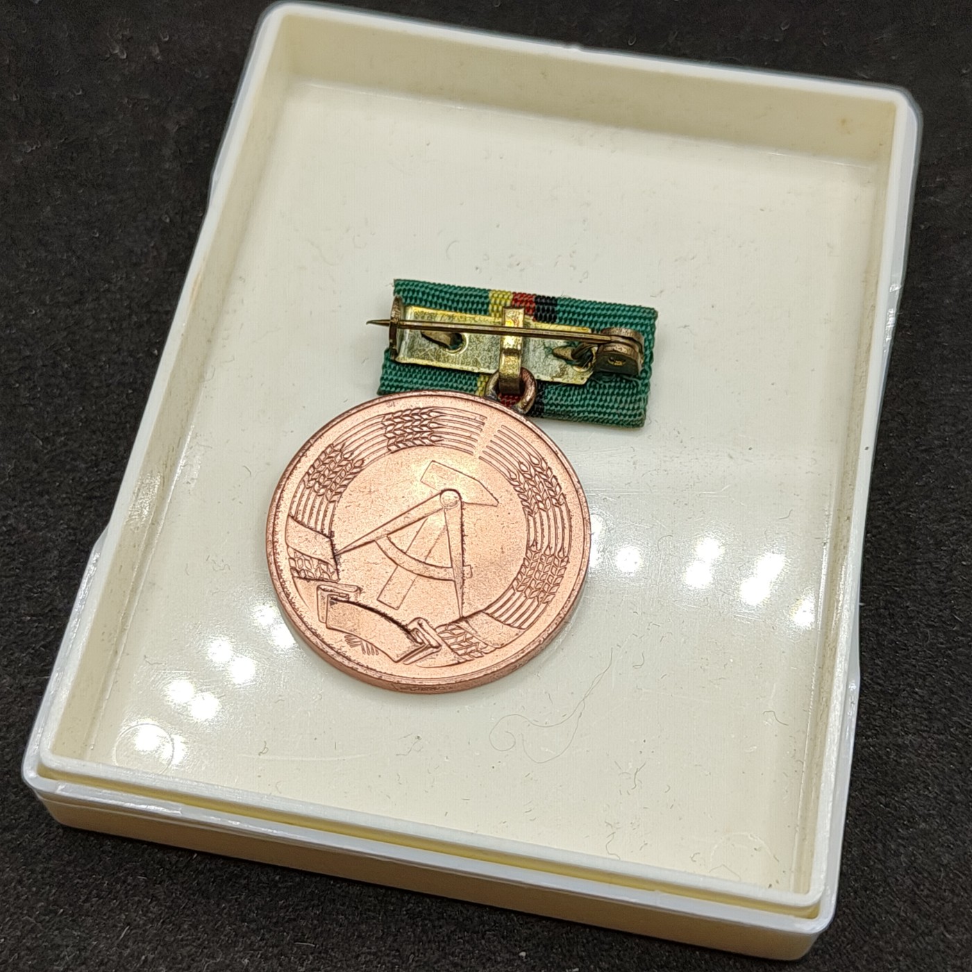 全场0元起拍 第93期 咸鱼国勋章拍卖专场 9月24日（周日）下午6：00开始 东德集体农庄优秀服务奖章