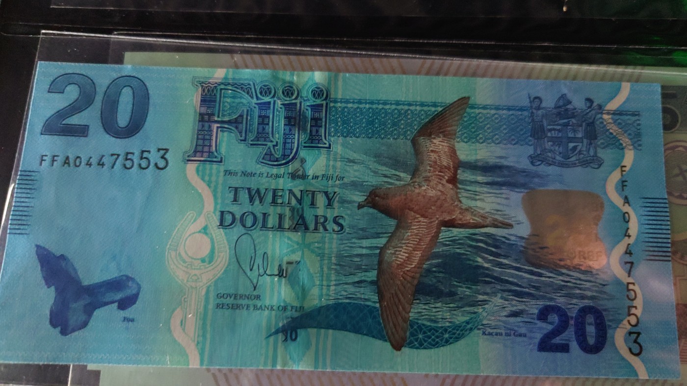 陆续更新【世界钱币】精选微拍第73期暨2023年第二十期 全新纸质裸钞低价起拍(第二场) 2013年斐济20元 首发FFA冠全新绝品