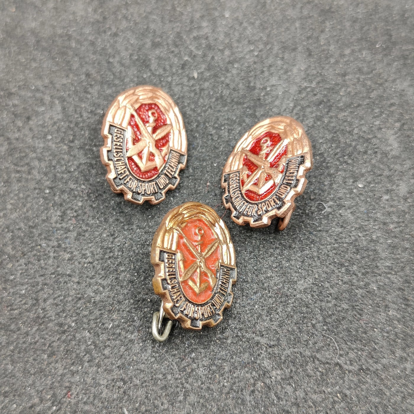 全场0元起拍 第93期 咸鱼国勋章拍卖专场 9月24日（周日）下午6：00开始 东德体育技术协会徽章三个