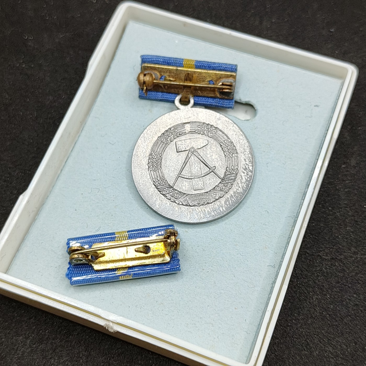 全场0元起拍 第93期 咸鱼国勋章拍卖专场 9月24日（周日）下午6：00开始 东德邮政忠诚服役奖章