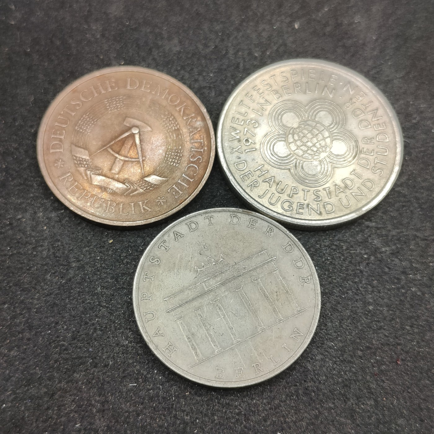 全场0元起拍 第93期 咸鱼国勋章拍卖专场 9月24日（周日）下午6：00开始 东德纪念币三个