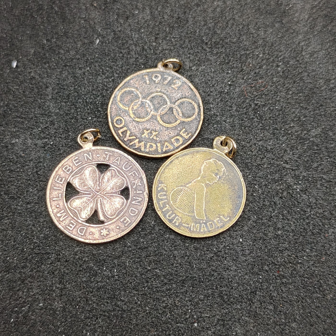 全场0元起拍 第93期 咸鱼国勋章拍卖专场 9月24日（周日）下午6：00开始 东德纪念章三个