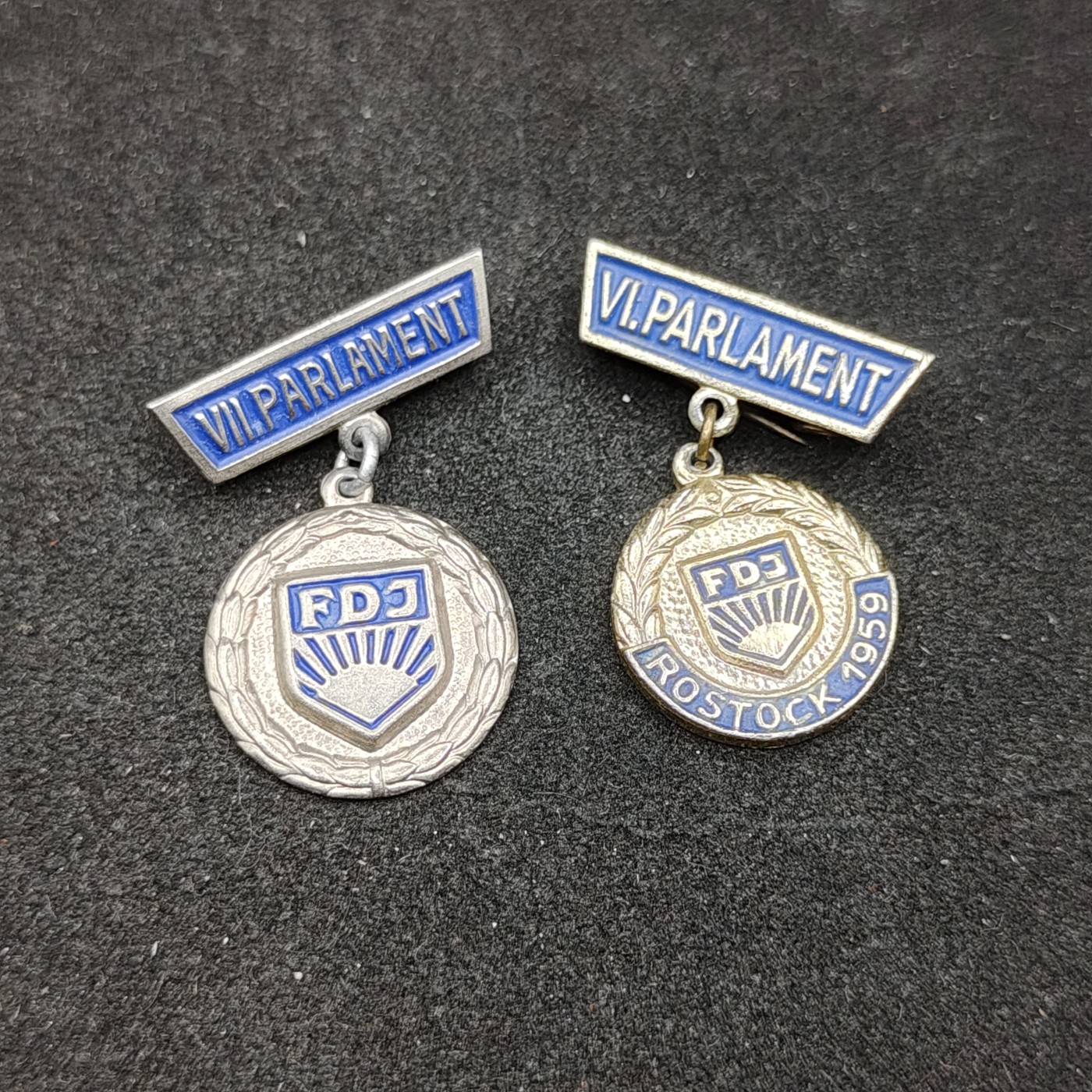 全场0元起拍 第93期 咸鱼国勋章拍卖专场 9月24日（周日）下午6：00开始 东德fdj奖章一组