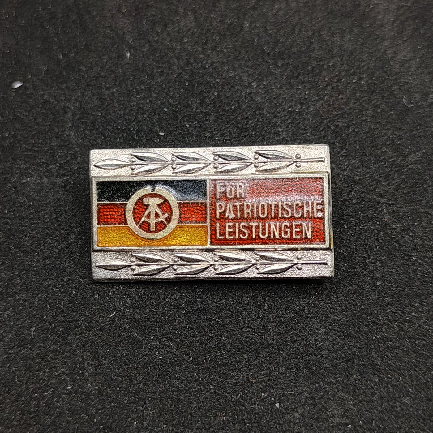 全场0元起拍 第93期 咸鱼国勋章拍卖专场 9月24日（周日）下午6：00开始 东德国民阵线荣誉奖章