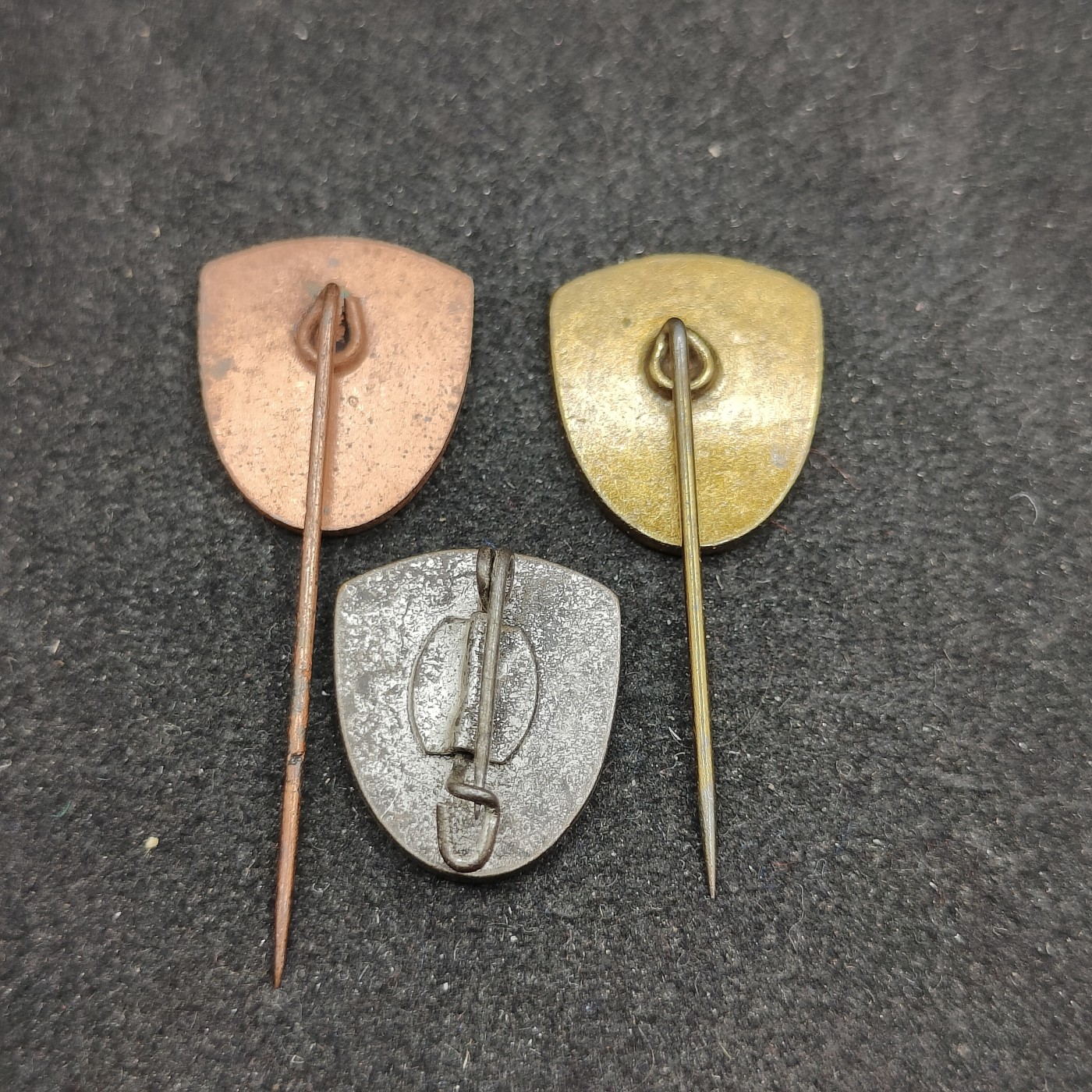 全场0元起拍 第93期 咸鱼国勋章拍卖专场 9月24日（周日）下午6：00开始 东德射击奖章 金银铜级一组