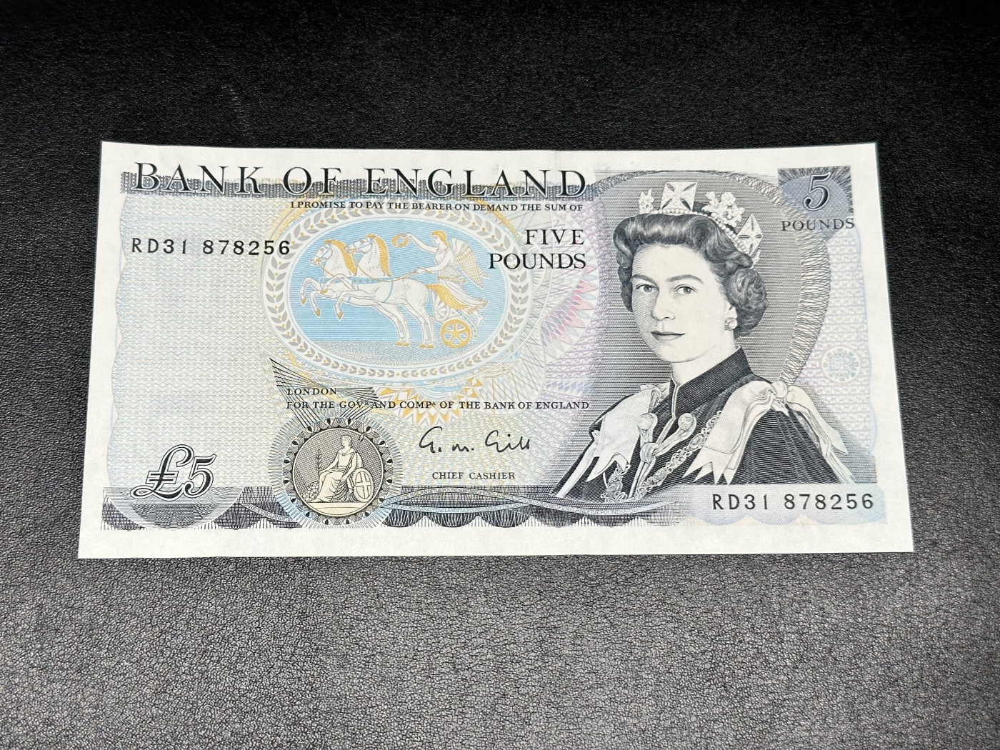 《外钞收藏家》第三百期 英国D序列5镑 疑似软折 AU品相