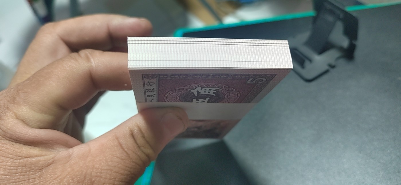 周日纸币拍场   8005  关门冠   百联整刀  AM88637301—400，捆拆刀货，品相绝，关门冠印刷数量比普通冠号少很多，希望老铁们珍惜！为节约时间，面值起拍，送刀币盒！