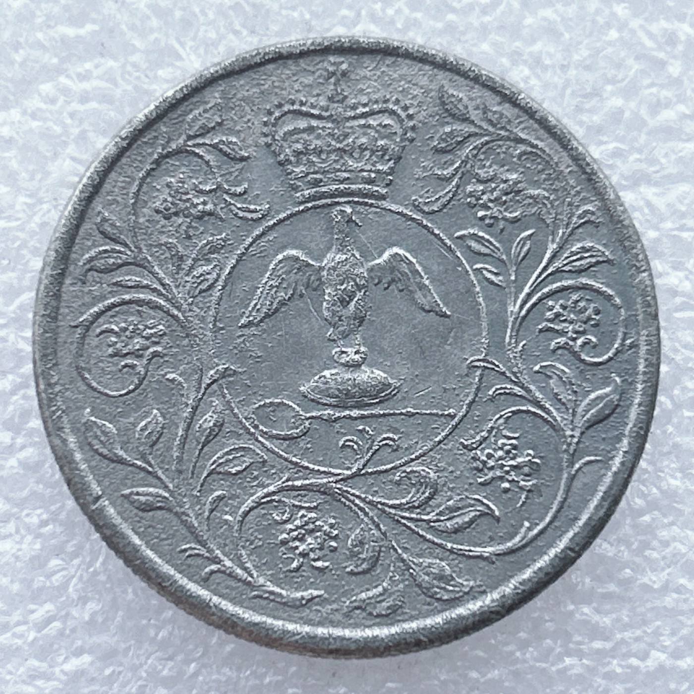 全场一元起拍 世界钱币散币场 第25期 英国伊丽莎白二世1877骑士仿古旧白铜银纪念币