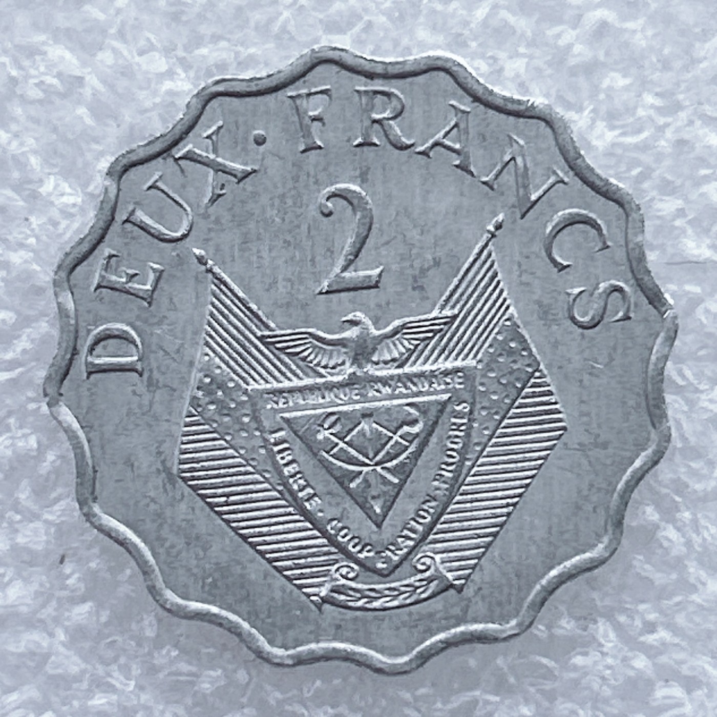 全场一元起拍 世界钱币散币场 第25期 卢旺达1970年2法郎 FAO 粮农组织 填满粮仓 纪念币 铝币