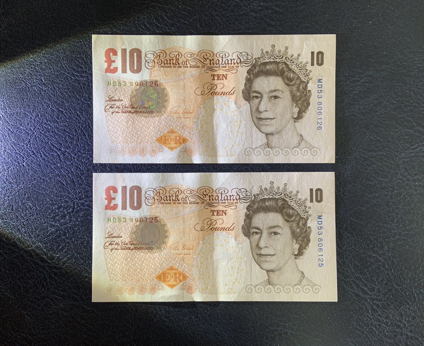 收藏联盟Quantum Auction 第291期拍卖  英国2004年版10元两连号 品相AU+ 达尔文