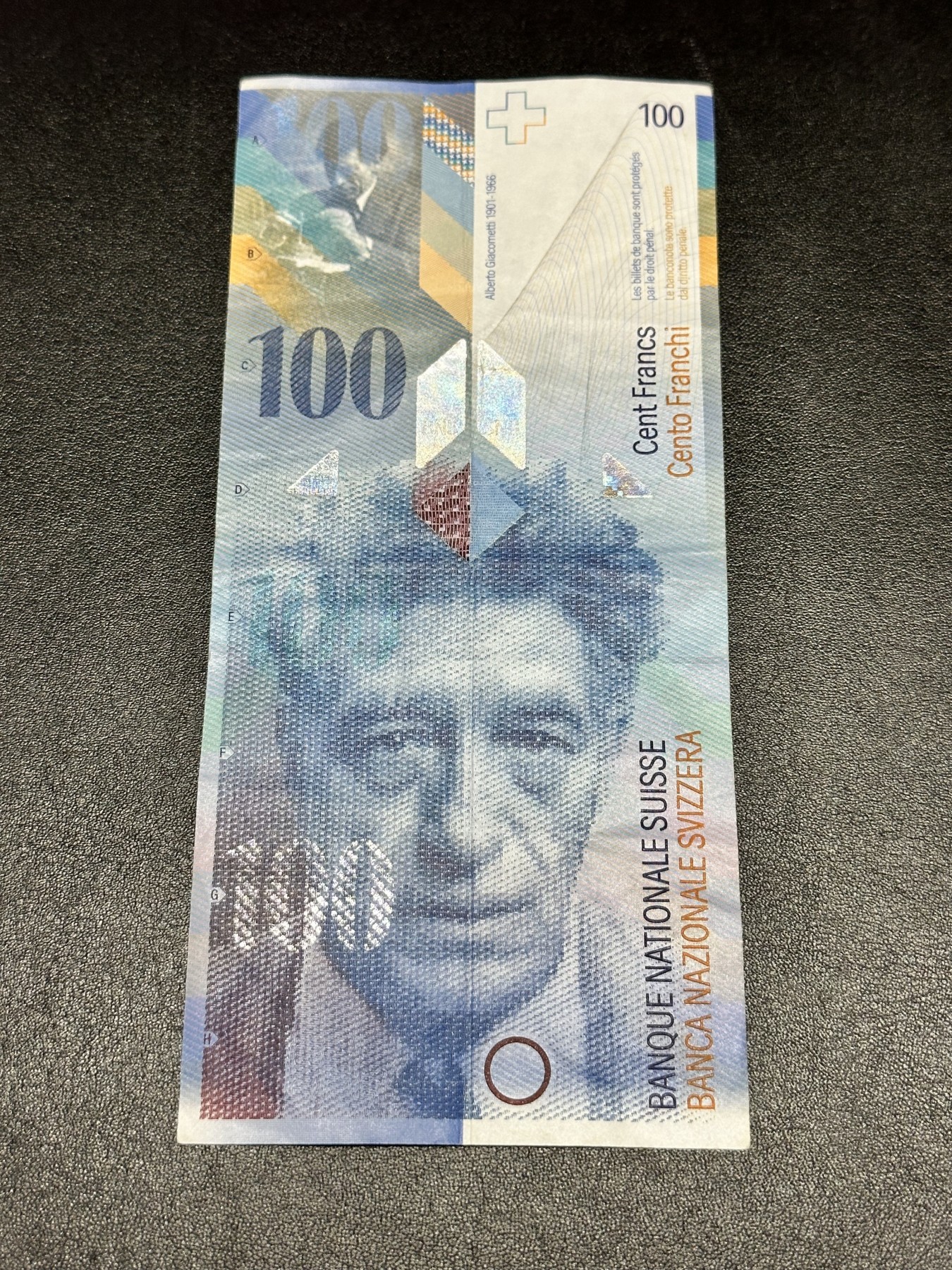 《外钞收藏家》第三百期 2007年瑞士人像版100法郎 非全新品相如图（尾4）