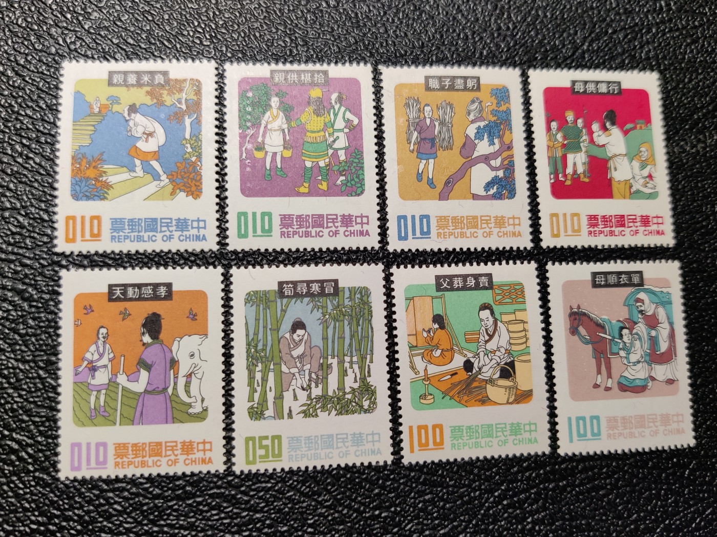 洪涛臻品批发群 精选邮票限时拍卖第三百八十六期  民间故事 1971年第一组8全新 原胶润亮无黄无贴！ (部分早期票印刷顺序特殊: 先印刷票图再刷背胶,所以有些票图上面会有齿孔状留下的胶痕,与T46猴子背面粘印的油墨一个道理.这也是分辨这些早期邮票原胶的一个方法）