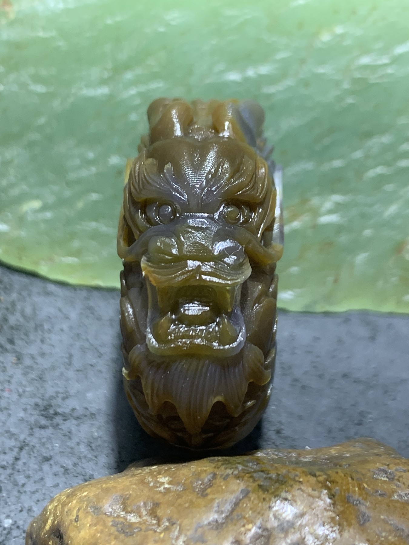 精美亚光高玉化巴西玛瑙手工俏色巧雕龙扣吊坠一个