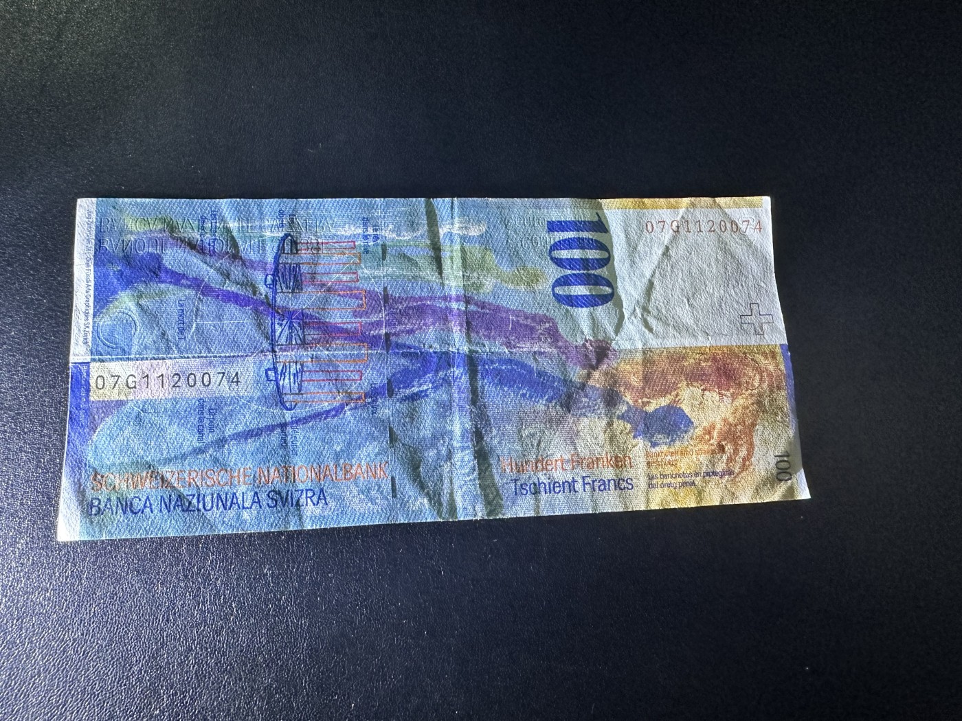 《外钞收藏家》第三百期 2007年瑞士人像版100法郎 非全新品相如图（尾4）