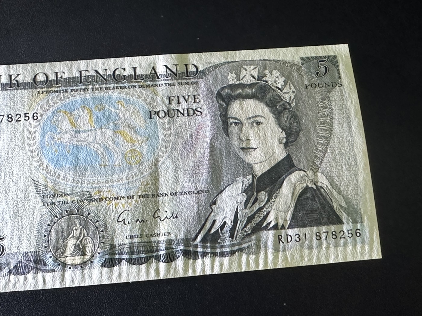 《外钞收藏家》第三百期 英国D序列5镑 疑似软折 AU品相