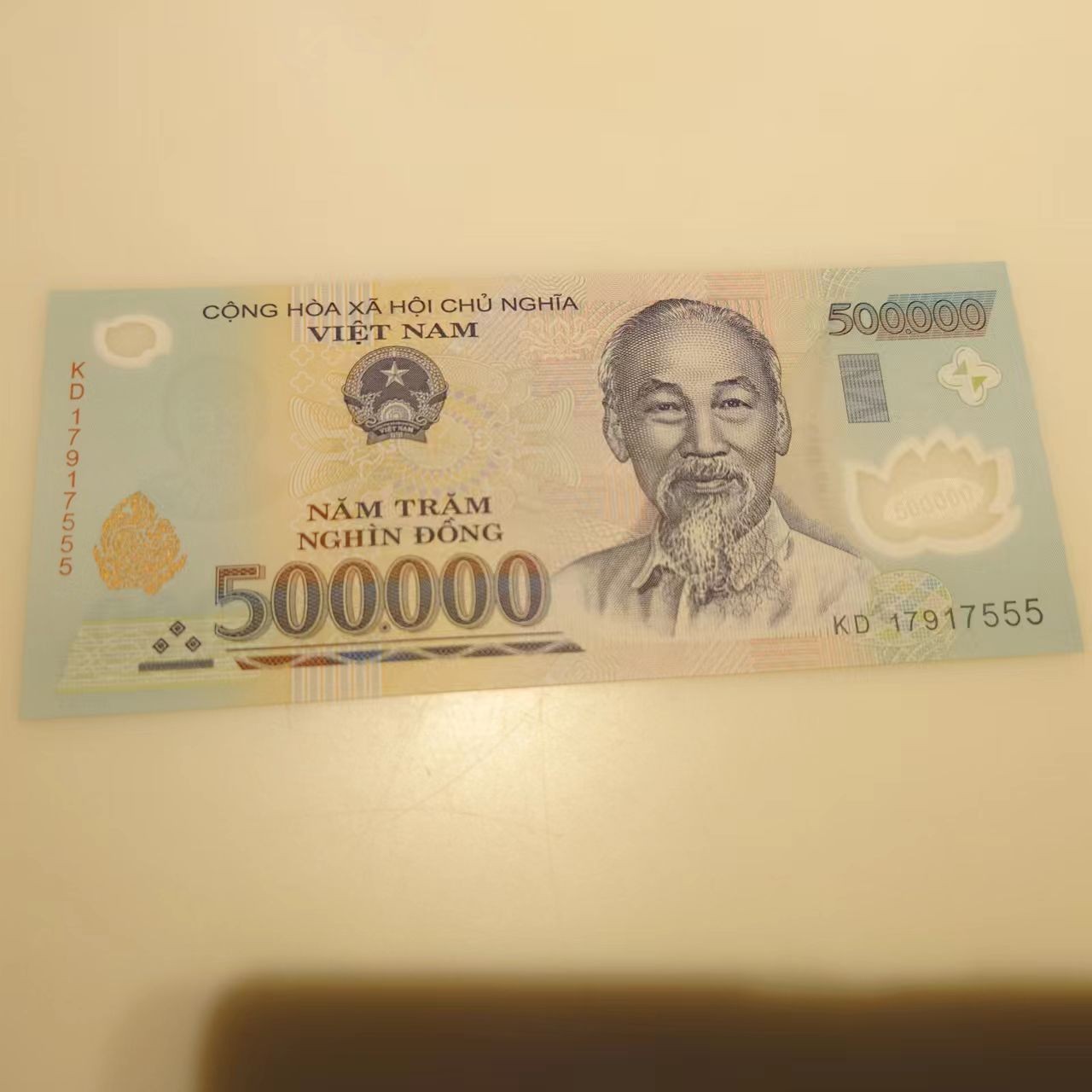 【世界钱币】精选微拍第75期暨2023年第二十二期 部分最新卖剩新品裸钞(有5000卢布AA等) 十月中下旬会有大量新货(优先本群里卖，卖剩的才挂拍卖欢迎关注) 2017年越南50万盾 全新绝品无4豹子号555