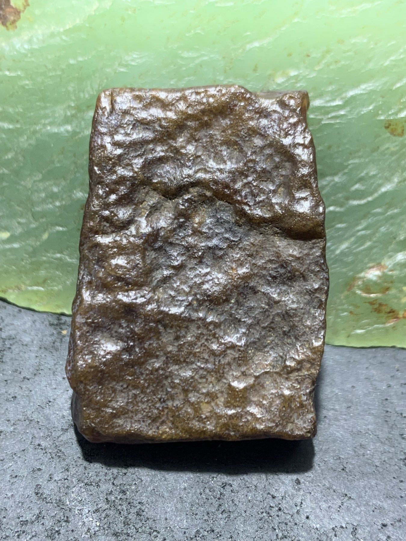 放福利！精美天然原皮阿拉善玛瑙牌形原石一颗，