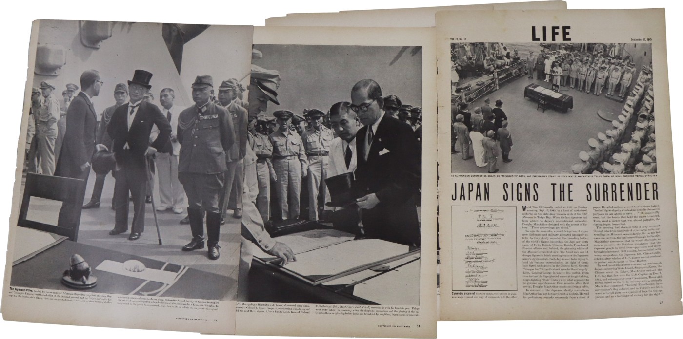 华宇2023夏季拍卖会-文献专场 日本投降仪式时代专刊，尺寸：26.5×35.5cm