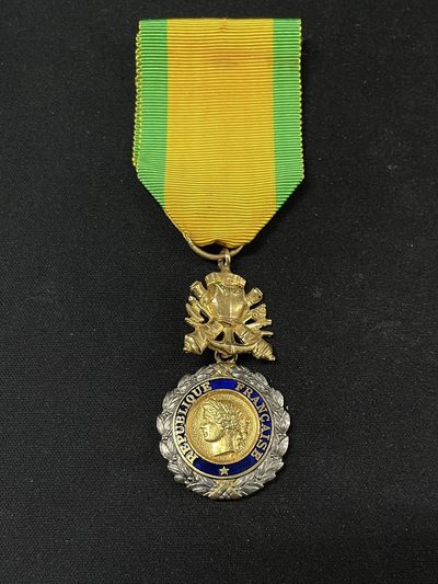 欢庆国庆！戎马世界章牌大赏第49期 - 法国军事功勋奖章，少见第五共和国版