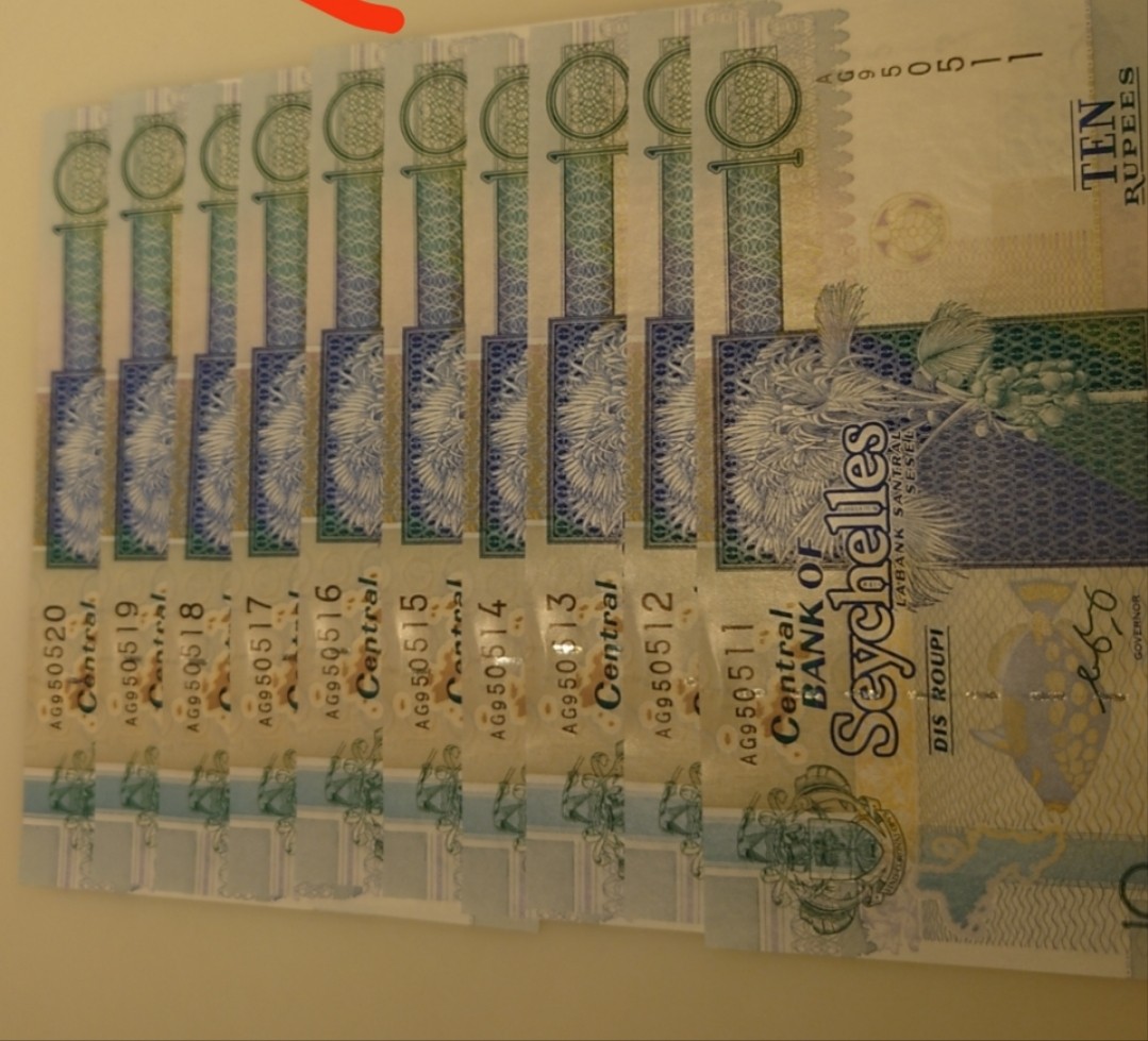 【世界钱币】精选微拍第75期暨2023年第二十二期 部分最新卖剩新品裸钞(有5000卢布AA等) 十月中下旬会有大量新货(优先本群里卖，卖剩的才挂拍卖欢迎关注) 2013年塞舌尔10卢比 全新绝品刀拆无47标十 尾号511～520