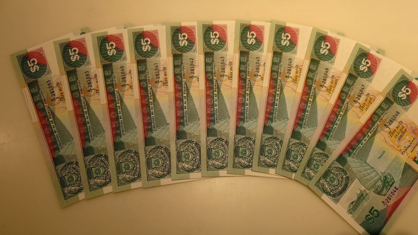 【世界钱币】精选微拍第75期暨2023年第二十二期 部分最新卖剩新品裸钞(有5000卢布AA等) 十月中下旬会有大量新货(优先本群里卖，卖剩的才挂拍卖欢迎关注) 新加坡船版5元 全新绝品无斑 如图11张一起