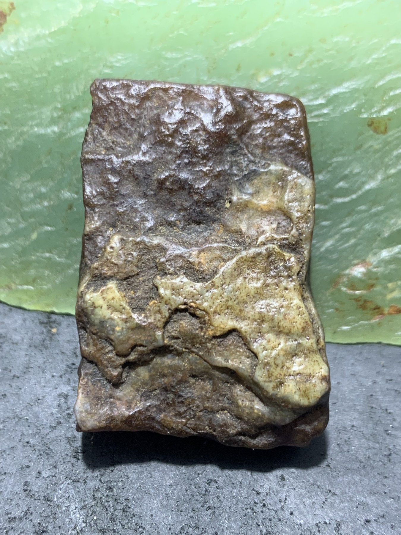 放福利！精美天然原皮阿拉善玛瑙牌形原石一颗，