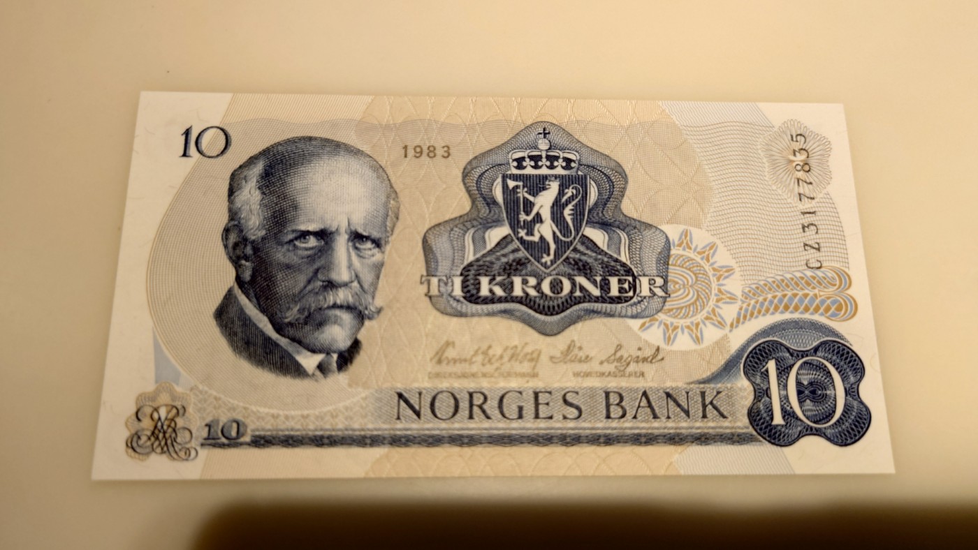 【世界钱币】精选微拍第75期暨2023年第二十二期 部分最新卖剩新品裸钞(有5000卢布AA等) 十月中下旬会有大量新货(优先本群里卖，卖剩的才挂拍卖欢迎关注) 1983年挪威10克朗 全新绝品无4尾号835