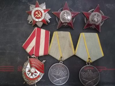 各国勋章奖章拍卖第8期，逐步上新 - 苏联套章，19万号台版红星，432卫，11万号战功，服役战功红旗红星，带档案