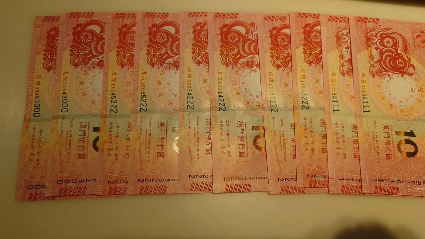 【世界钱币】精选微拍第75期暨2023年第二十二期 部分最新卖剩新品裸钞(有5000卢布AA等) 十月中下旬会有大量新货(优先本群里卖，卖剩的才挂拍卖欢迎关注) 2018狗钞+2019牛钞如图合计十张 全部豹子号尾4同号绝品