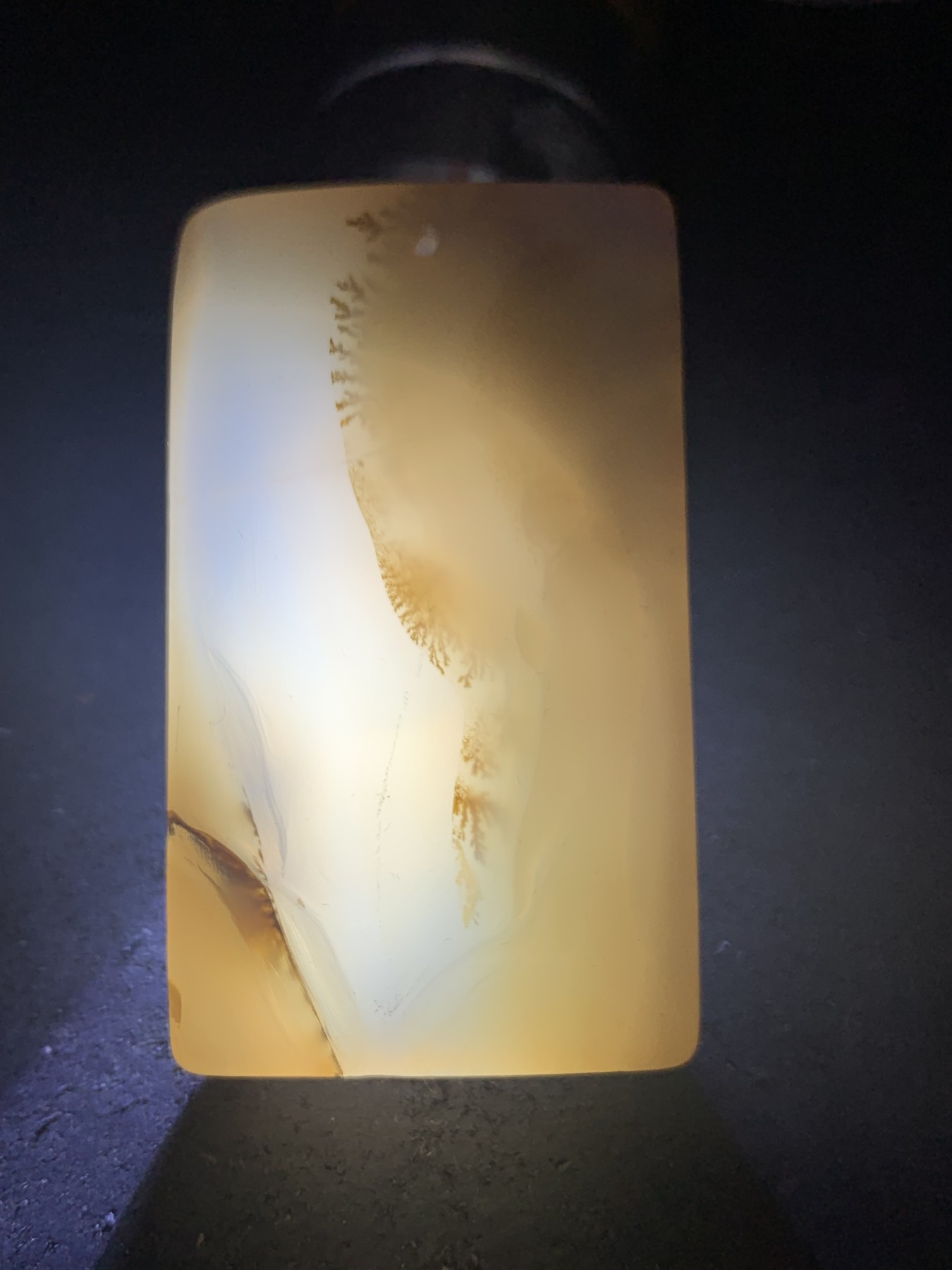 精美高玉化马达加斯加海洋玉髓手工俏色巧雕无相佛，随形吊坠一个！