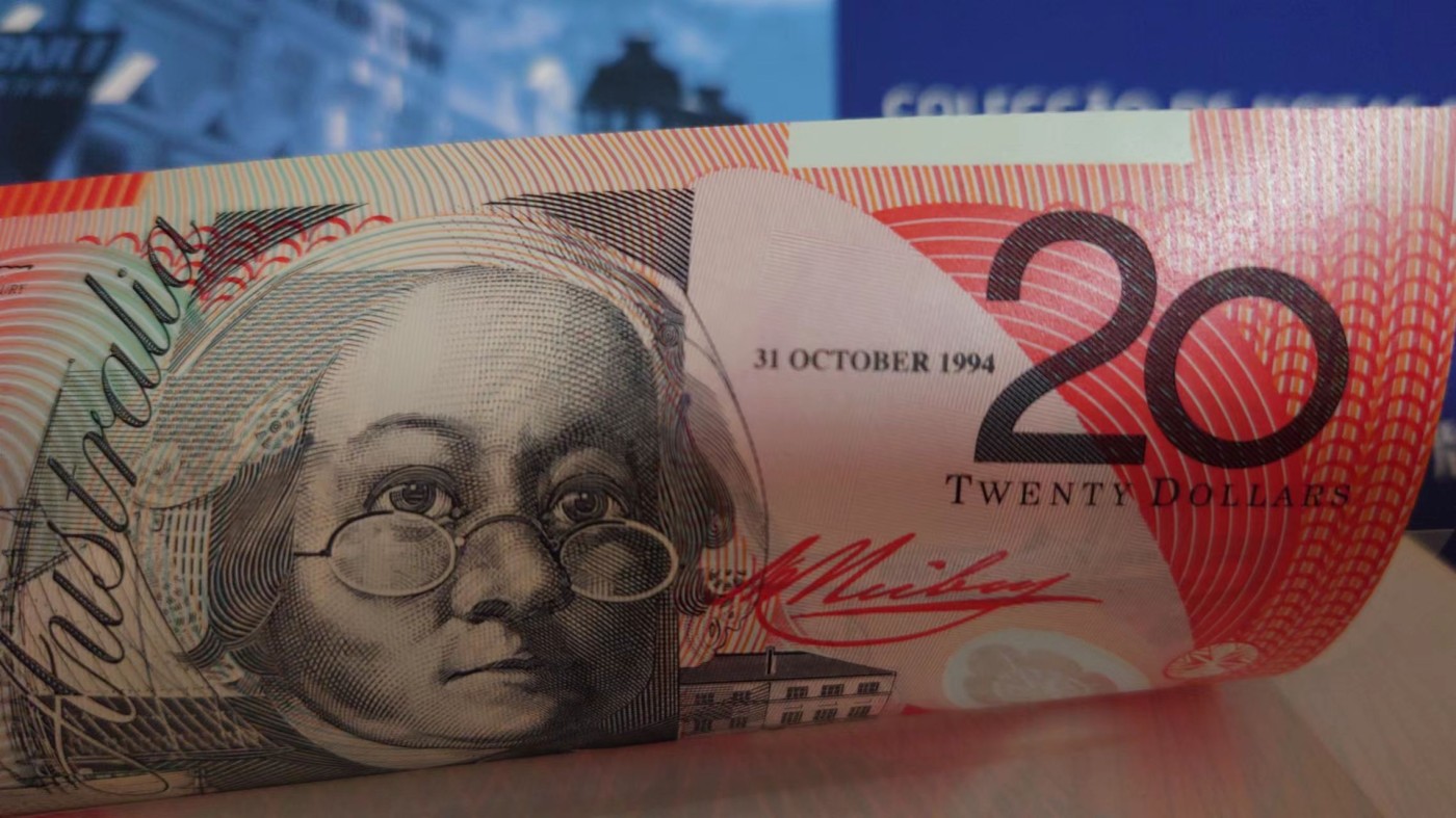 【世界钱币】精选微拍第75期暨2023年第二十二期 部分最新卖剩新品裸钞(有5000卢布AA等) 十月中下旬会有大量新货(优先本群里卖，卖剩的才挂拍卖欢迎关注) 【已售出】1994年澳大利亚20元(背面带年份日期) 全新原装册百位小号000153