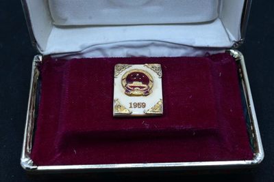 CHONGSHI勋章拍卖（第四十七期）中国题材国庆系列徽章奖章证章勋章专场 - 国庆十周年纪念章 苏联专家获得附盒子