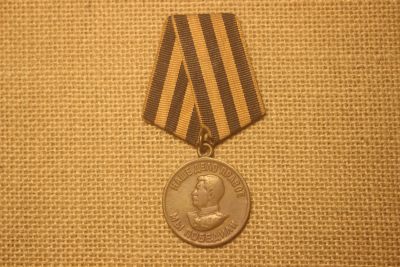 老王的周日小拍拍 - 苏联战胜德国奖章，早期铜质挂板 